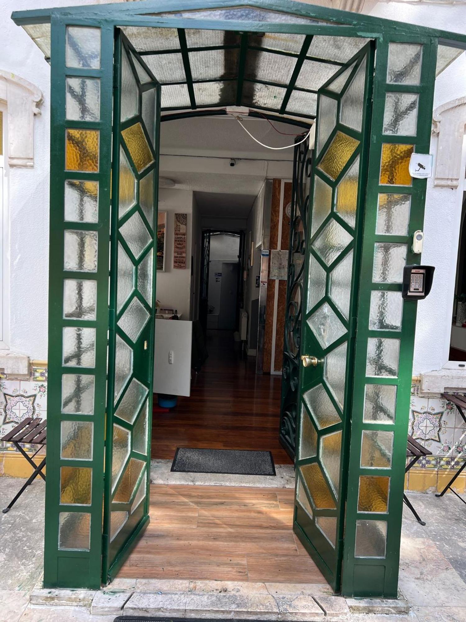 White House Lisbon Hostel Exterior photo
